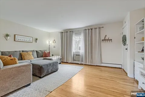 $339,900 | 40 Wedgewood Drive, Unit 115, Verona, NJ 07044