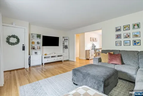 $339,900 | 40 Wedgewood Drive, Unit 115, Verona, NJ 07044