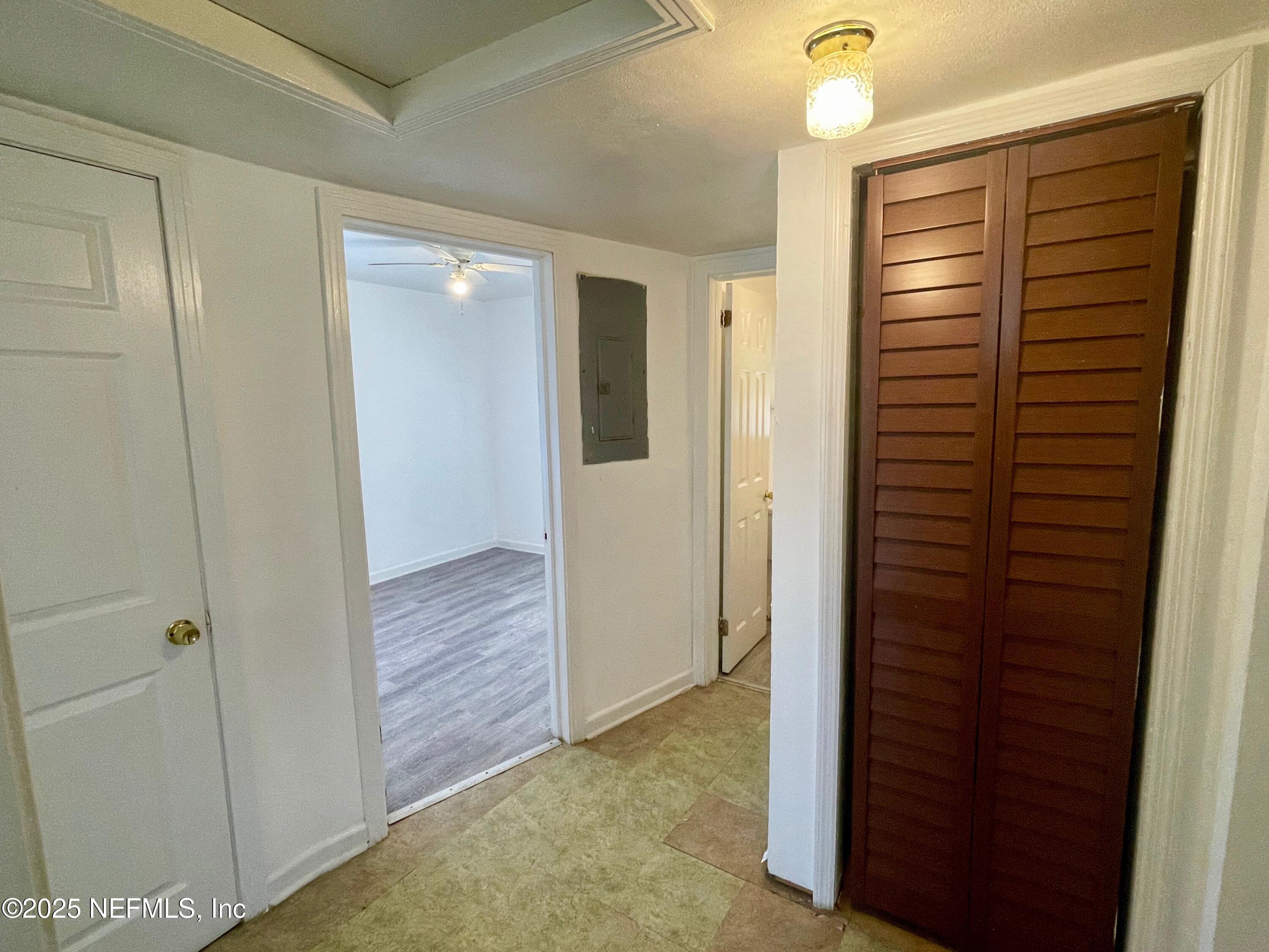 5638 Vernon Road Jacksonville, FL 32209 - Photo 12 of 23 12 - Hall