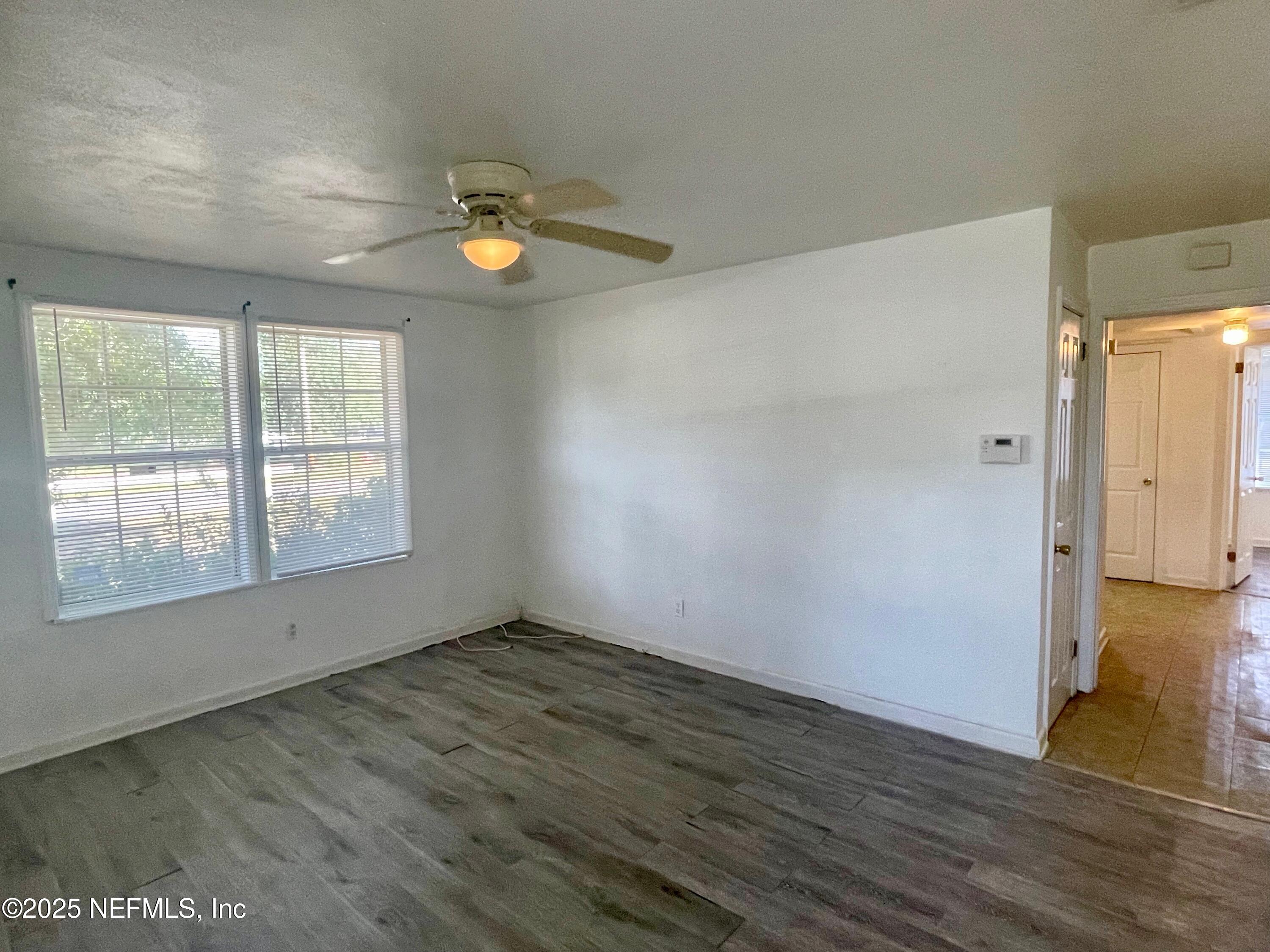 5638 Vernon Road Jacksonville, FL 32209 - Photo 8 of 23 8 - Living c