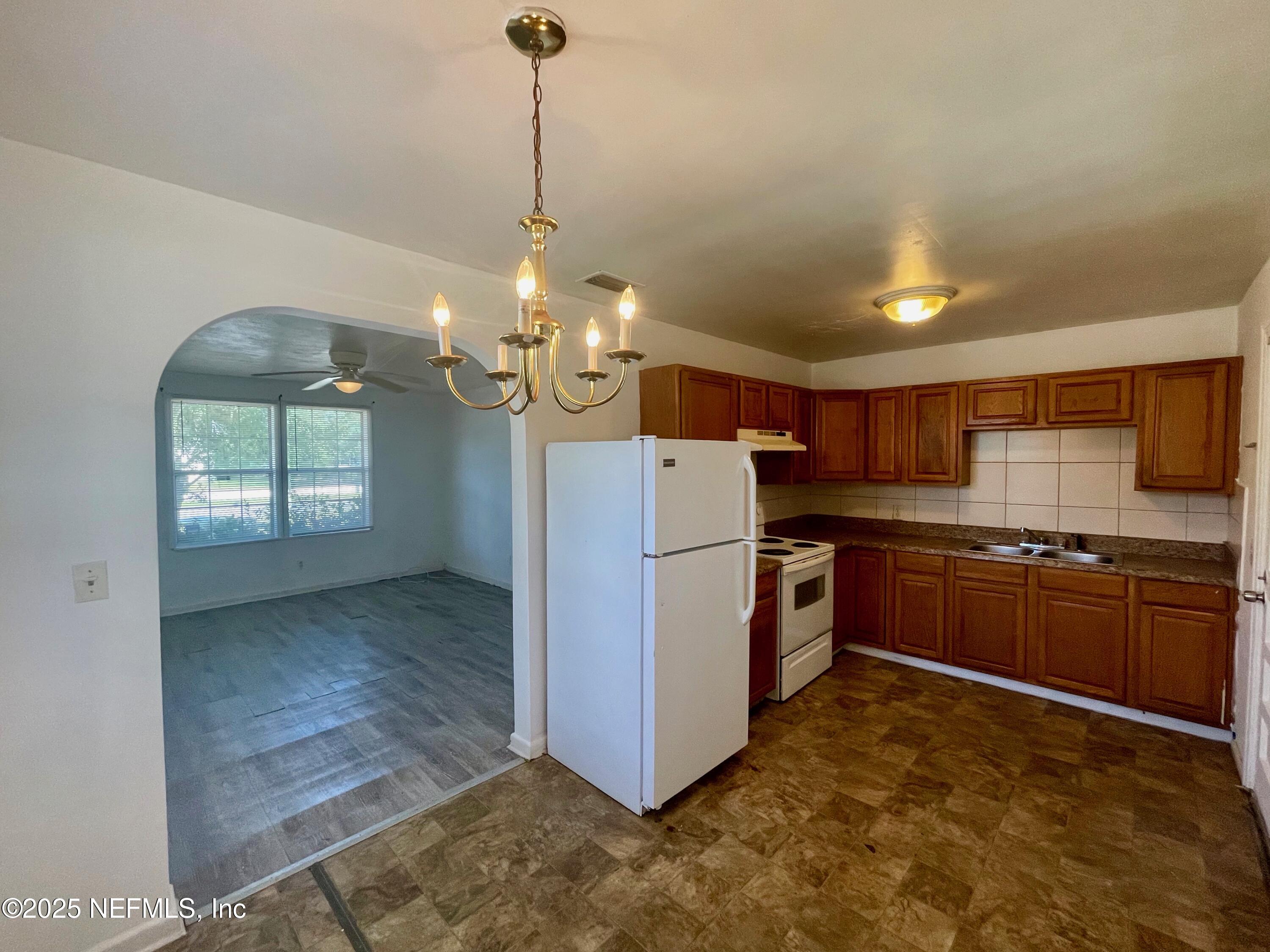 5638 Vernon Road Jacksonville, FL 32209 - Photo 9 of 23 9 - Kitchen a