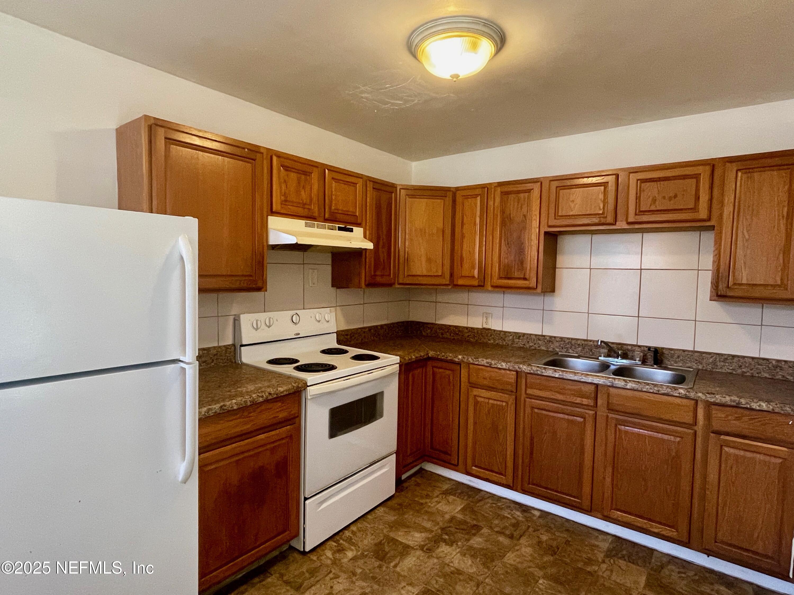 5638 Vernon Road Jacksonville, FL 32209 - Photo 10 of 23 10 - Kitchen b