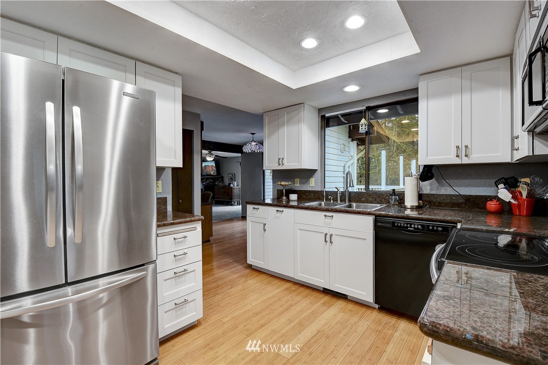 22217 61st Avenue Southeast Bothell, WA 98021 - Photo 12 of 37