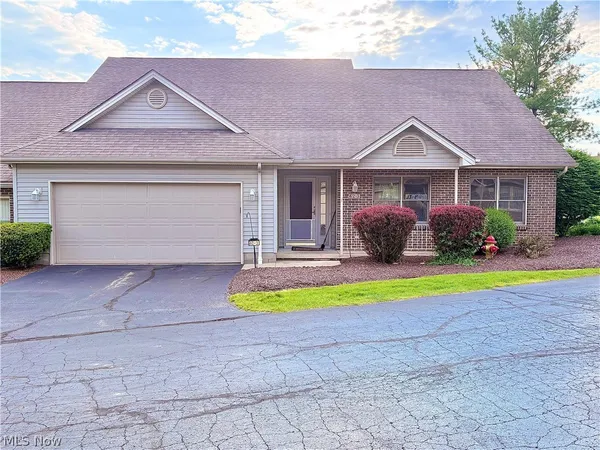 $215,000 | 62 East Western Reserve Road, Unit 3, Youngstown, OH 44514