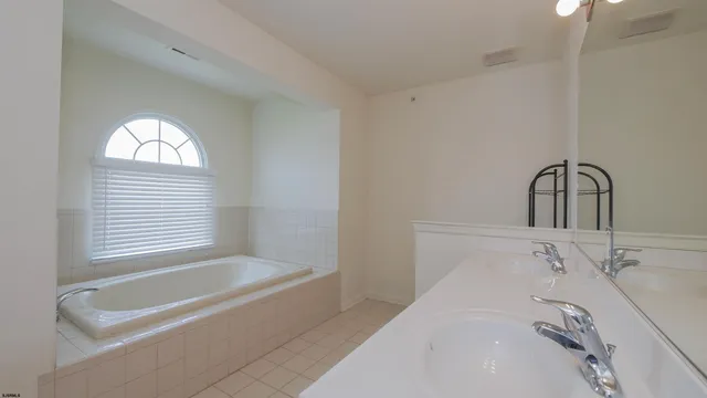 $3,500 | 4 Chelsea Court, Unit 4, Atlantic City, NJ 08401