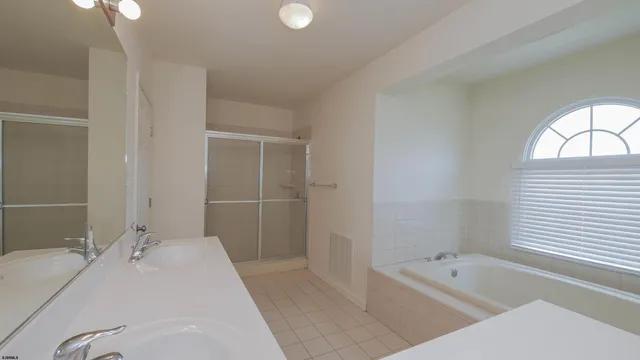 $3,500 | 4 Chelsea Court, Unit 4, Atlantic City, NJ 08401