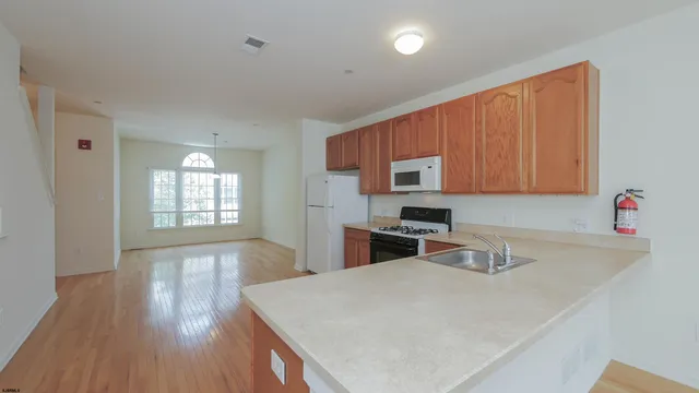 $3,500 | 4 Chelsea Court, Unit 4, Atlantic City, NJ 08401