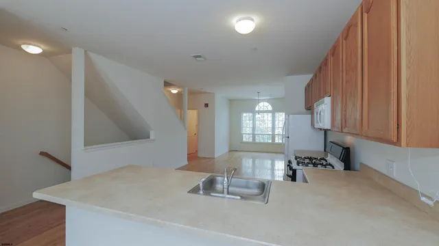 $3,500 | 4 Chelsea Court, Unit 4, Atlantic City, NJ 08401