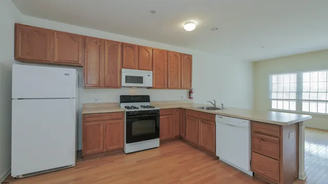 $3,500 | 4 Chelsea Court, Unit 4, Atlantic City, NJ 08401