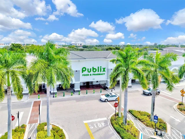 $3,100 | Fountainebleau, Miami, FL 33172