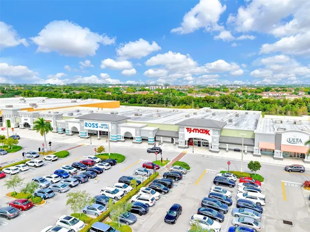 $3,100 | Fountainebleau, Miami, FL 33172