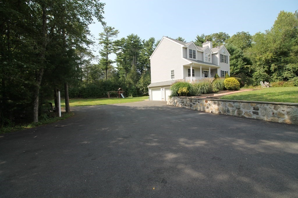 63 Middleboro Road Freetown, MA 02717 - Photo 4 of 41