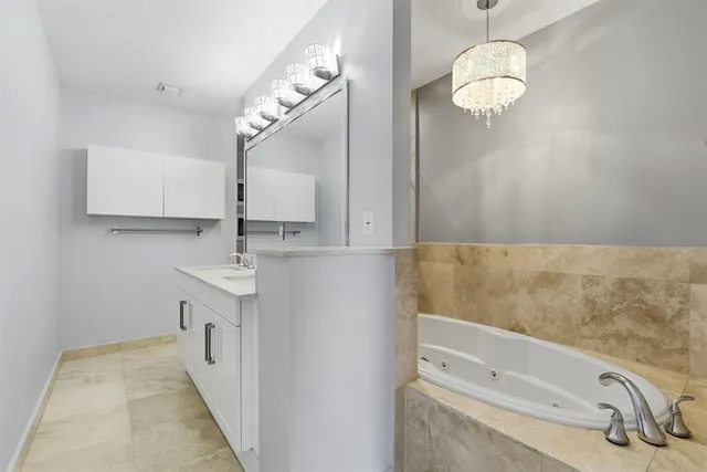 a view of empty room with a ceiling fan