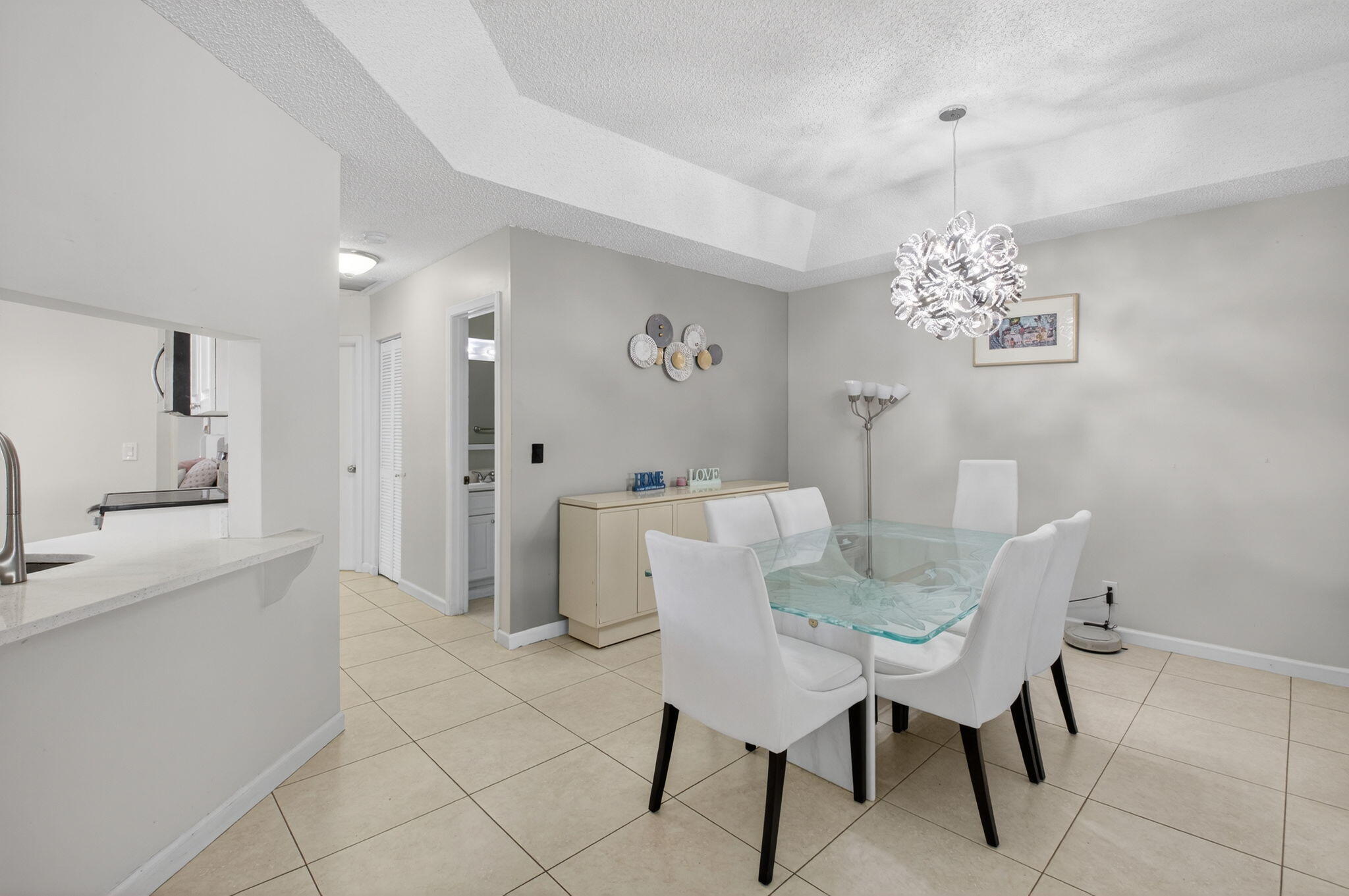 19881 Villa Medici Place Boca Raton, FL 33434 - Photo 7 of 37 Kitchen view onto dining area