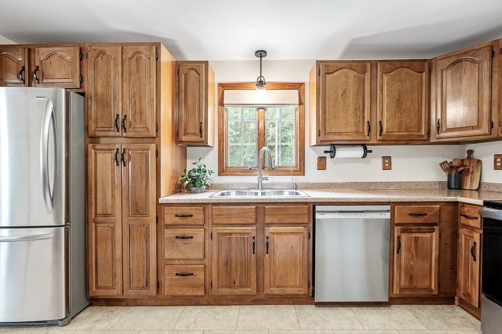 11 8 Lots Road Sutton, MA 01590 - Photo 12 of 39