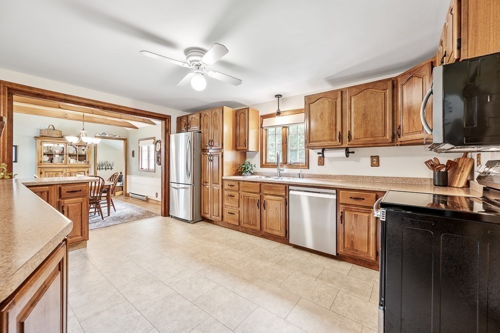 11 8 Lots Road Sutton, MA 01590 - Photo 8 of 39