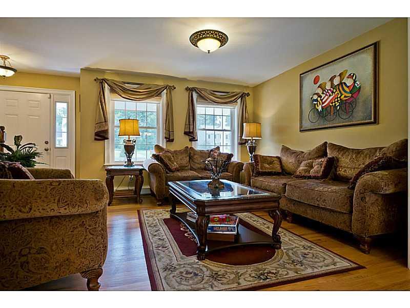 47 Fengler Road Scarborough, ME 04074 - Photo 15 of 35 Living Room.