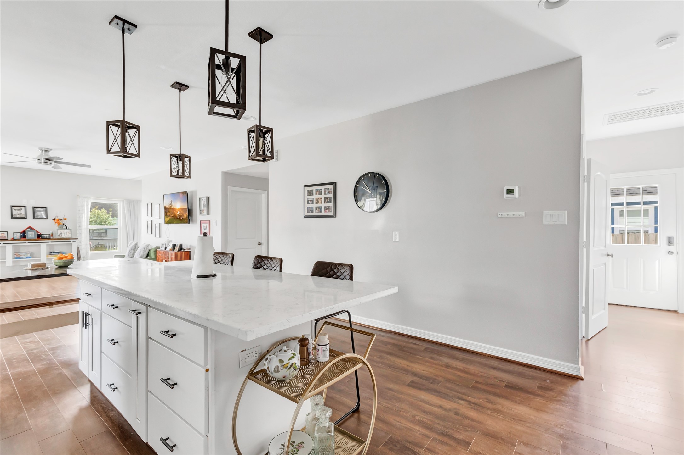 109 North Super Street Houston, TX 77011 - Photo 11 of 28 Quartz island perfect for meals prep