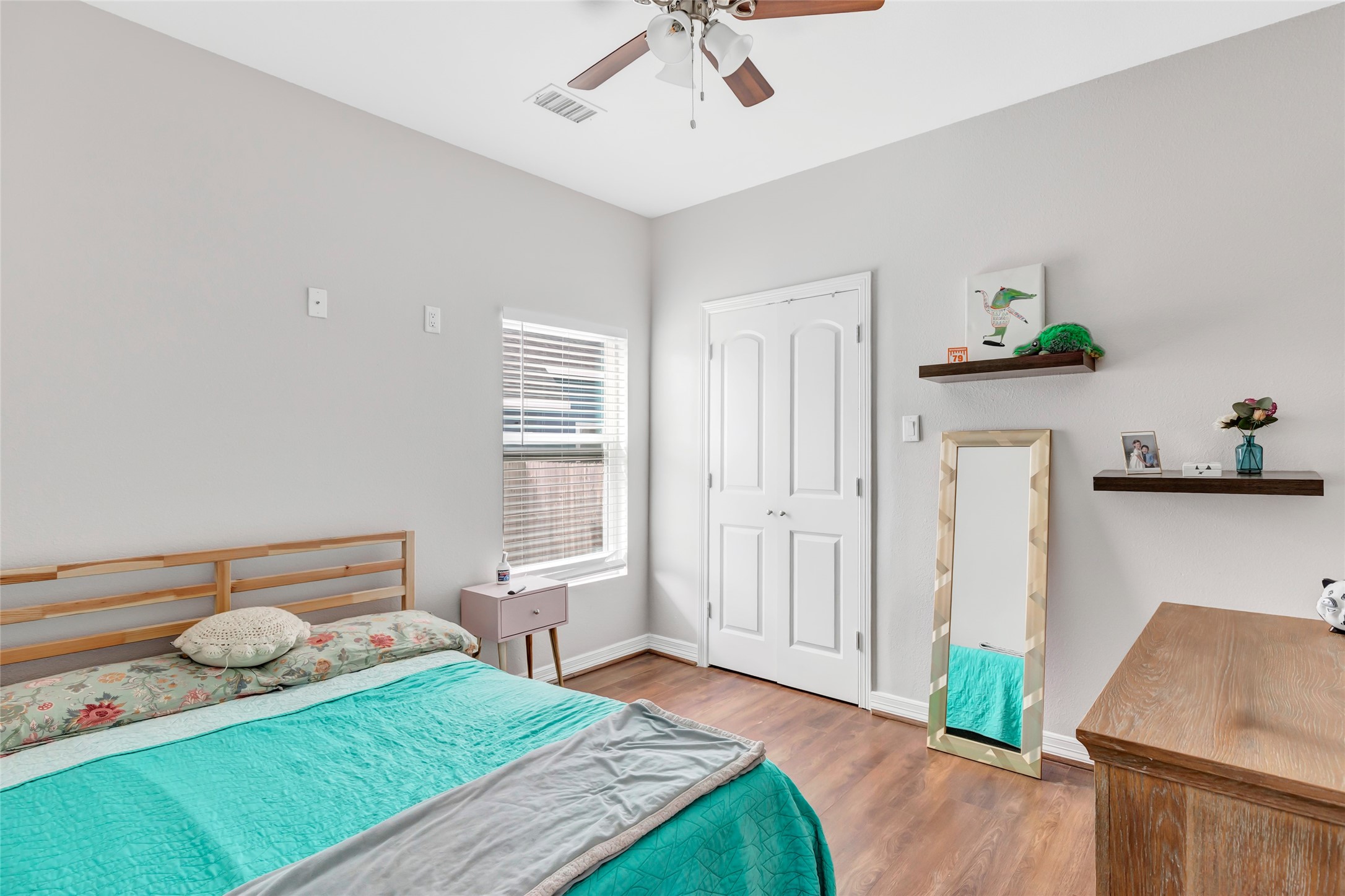 109 North Super Street Houston, TX 77011 - Photo 14 of 28 Secondary Bedroom