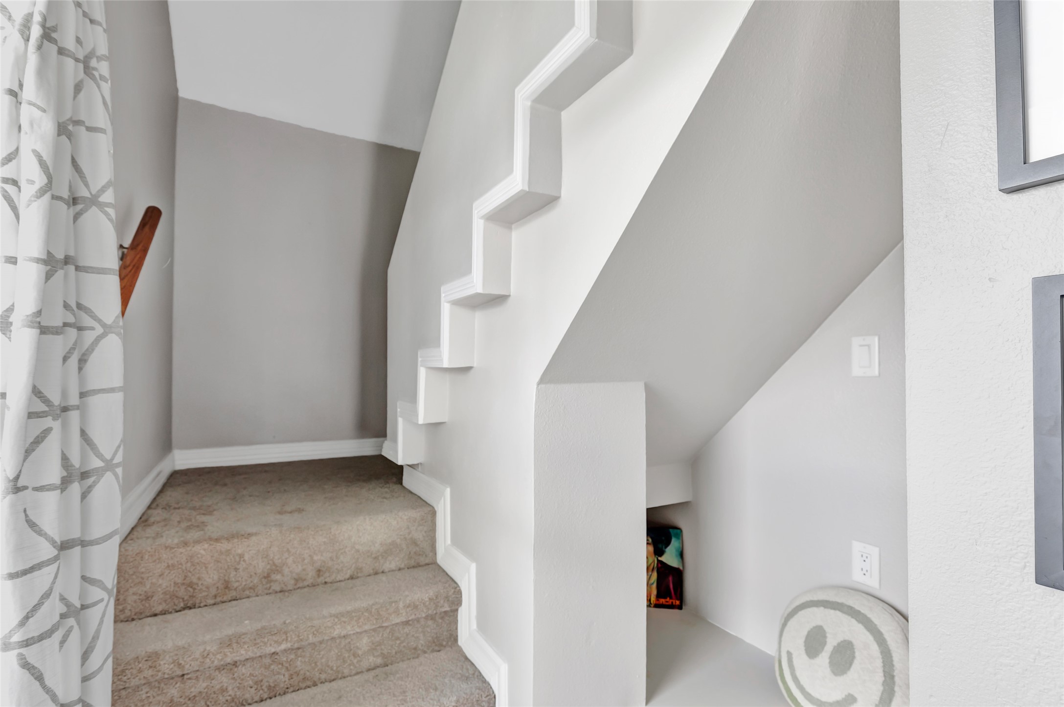 109 North Super Street Houston, TX 77011 - Photo 19 of 28 Nov 2024 new carpet