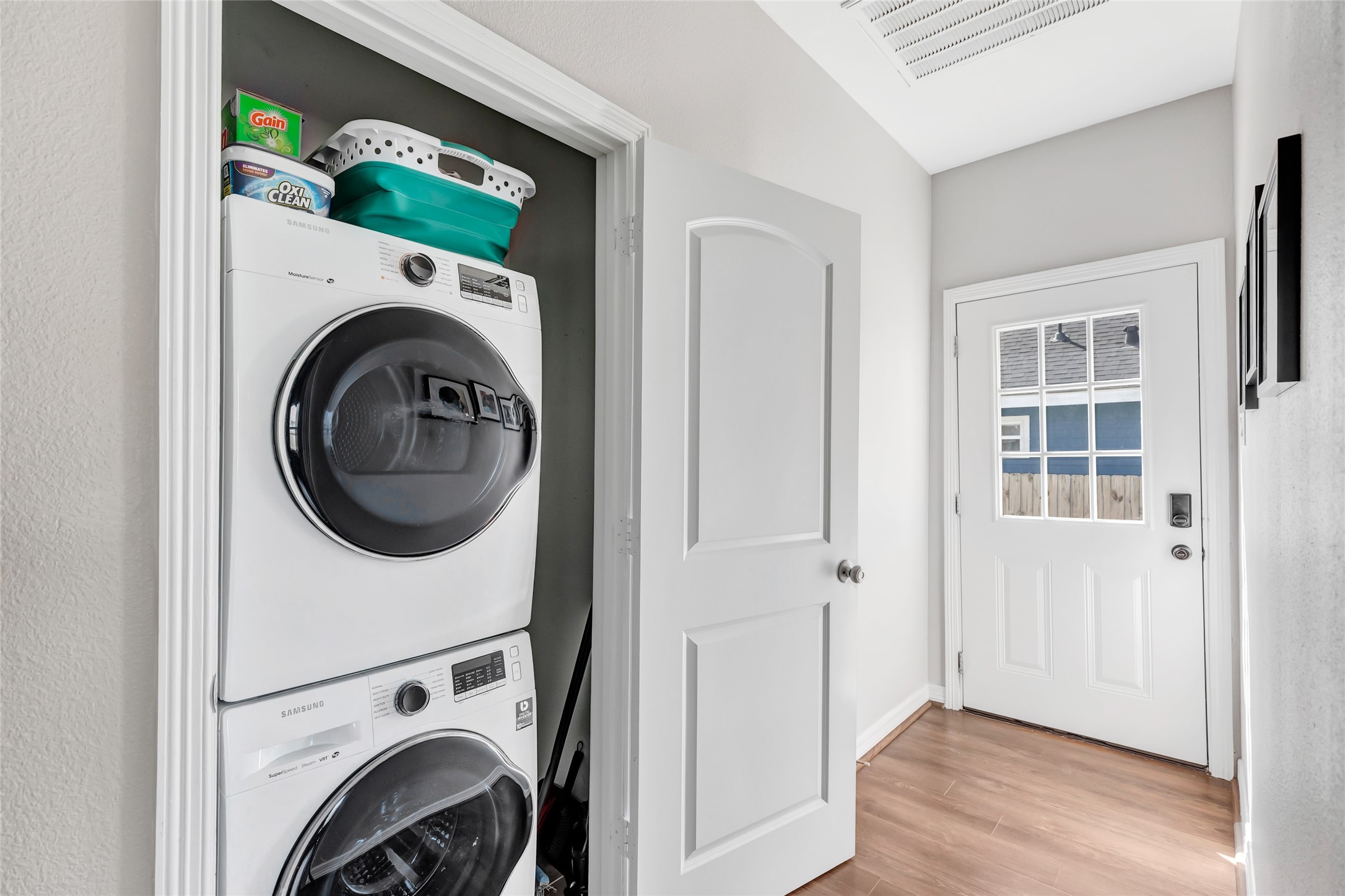 109 North Super Street Houston, TX 77011 - Photo 27 of 28 Indoor utility area