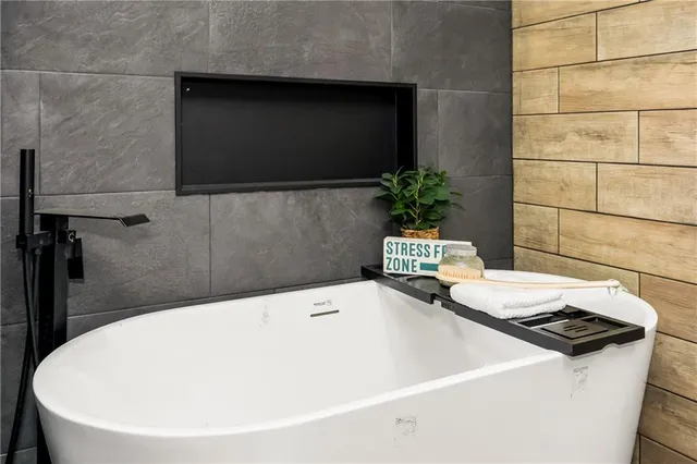 $510,000 | 20513 Lowemont Road, Easton, KS 66020