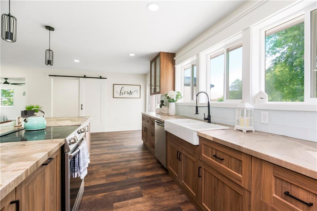 20513 Lowemont Road Easton, KS 66020 - Photo 2 of 34