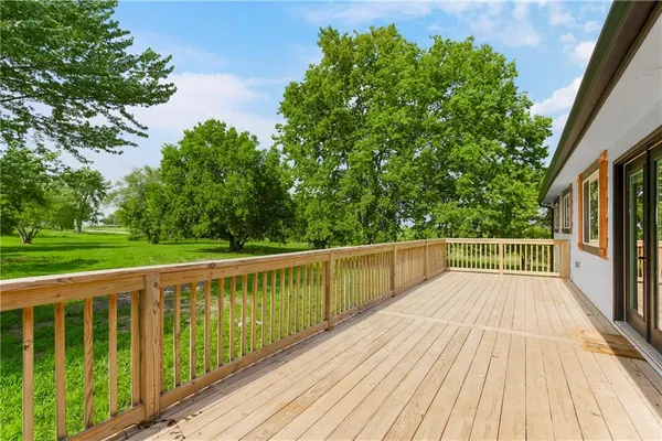 $525,000 | 20513 Lowemont Road, Easton, KS 66020