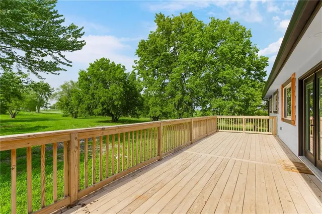 $510,000 | 20513 Lowemont Road, Easton, KS 66020