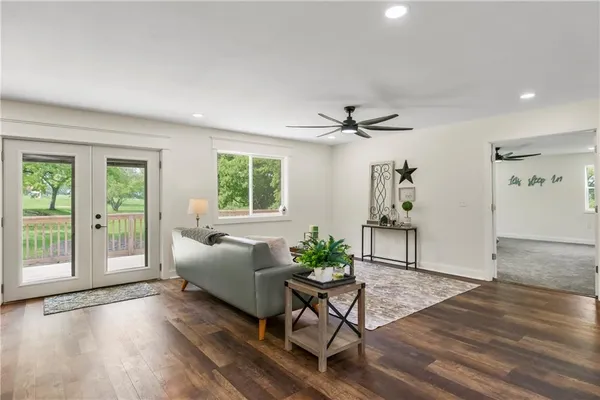 $525,000 | 20513 Lowemont Road, Easton, KS 66020