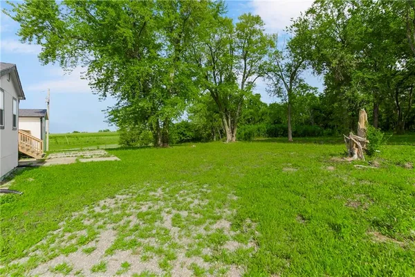 $525,000 | 20513 Lowemont Road, Easton, KS 66020