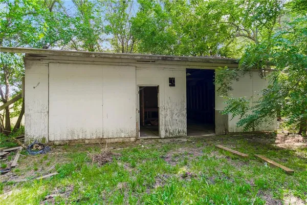 $525,000 | 20513 Lowemont Road, Easton, KS 66020