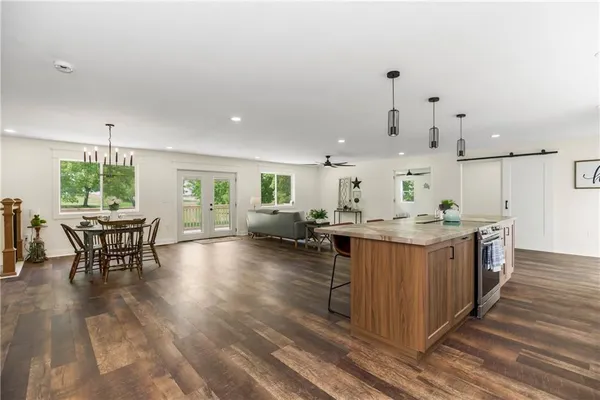 $525,000 | 20513 Lowemont Road, Easton, KS 66020