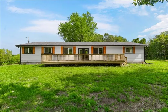 $510,000 | 20513 Lowemont Road, Easton, KS 66020