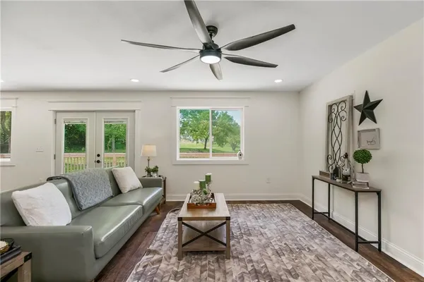 $525,000 | 20513 Lowemont Road, Easton, KS 66020