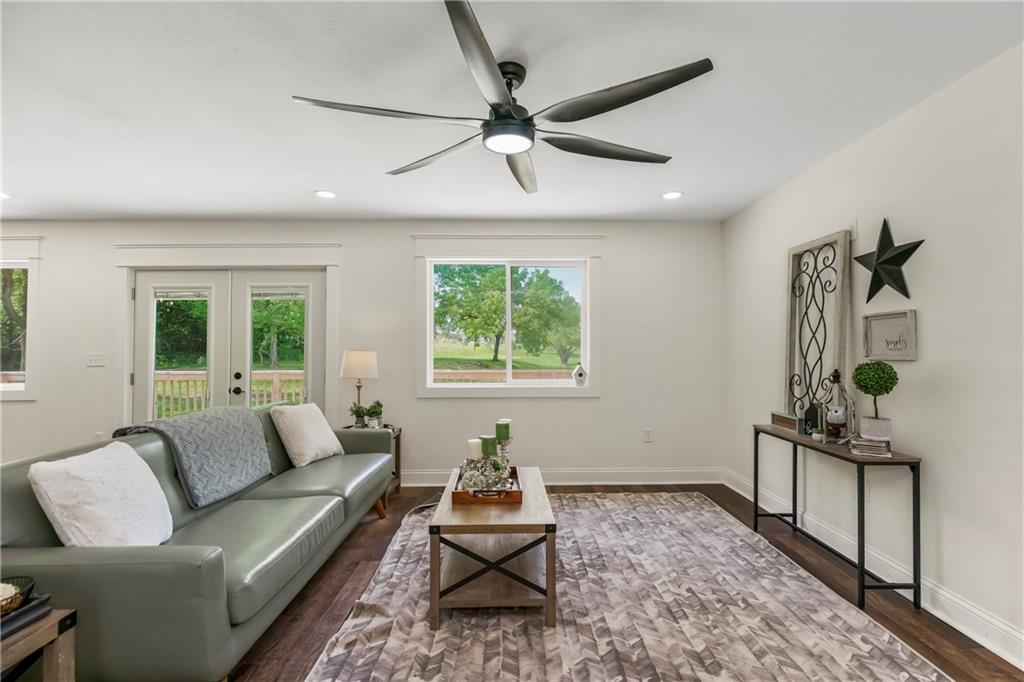 20513 Lowemont Road Easton, KS 66020 - Photo 10 of 34