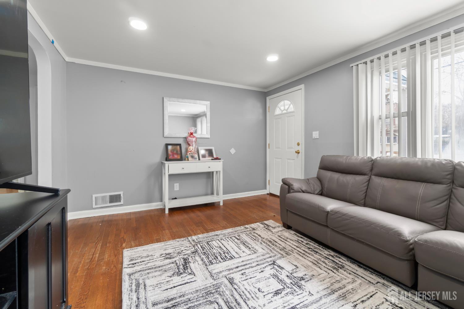429 1st Street Middlesex, NJ 08846 - Photo 7 of 29