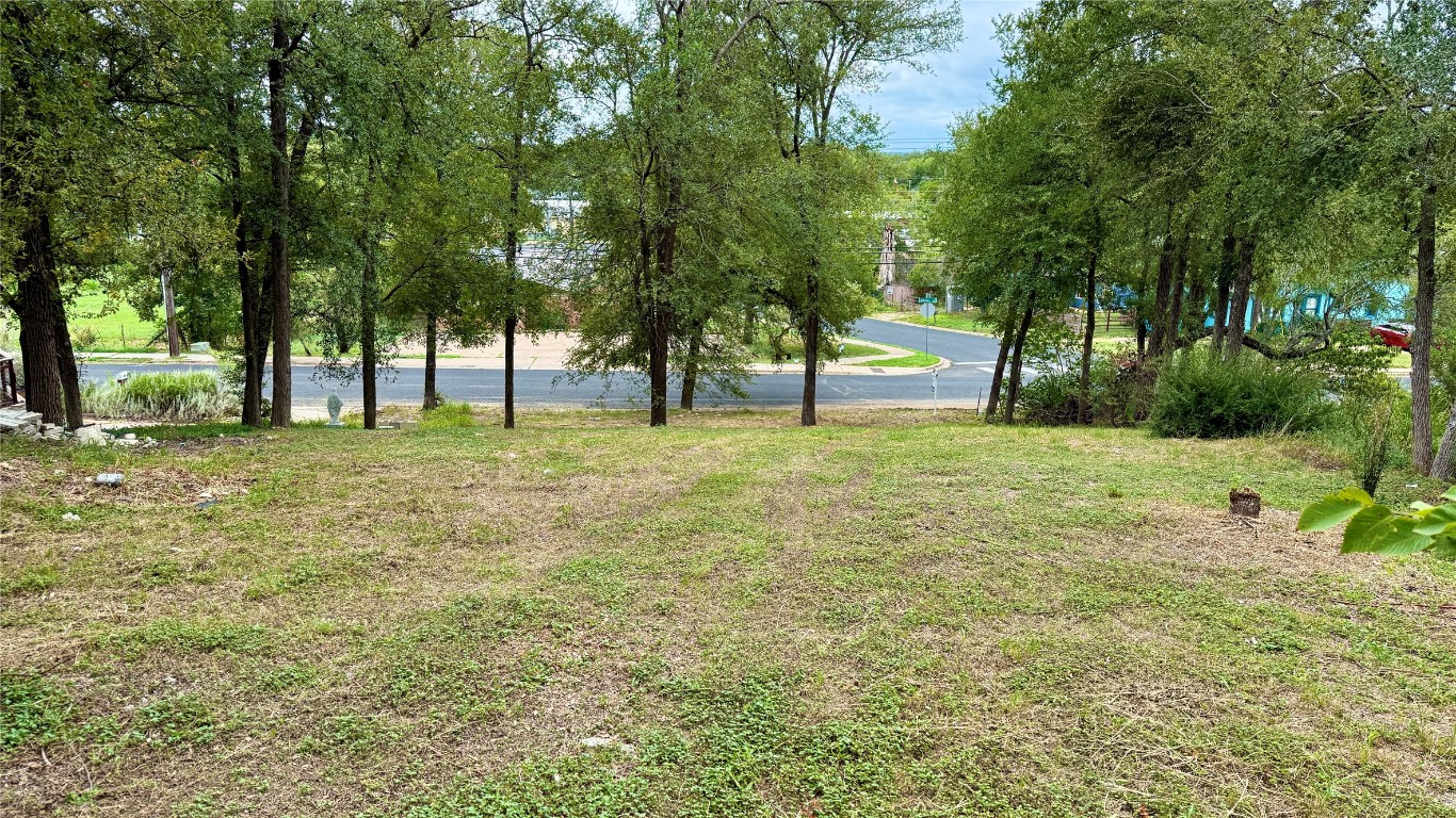 5224 Ledesma Road Austin, TX 78721 - Photo 16 of 16 View from street level (Ledesma).