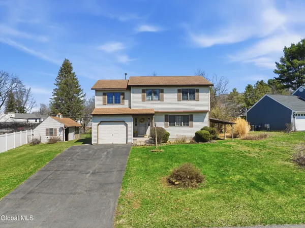 $385,000 | 14 Leonard Drive, Colonie, NY 12309