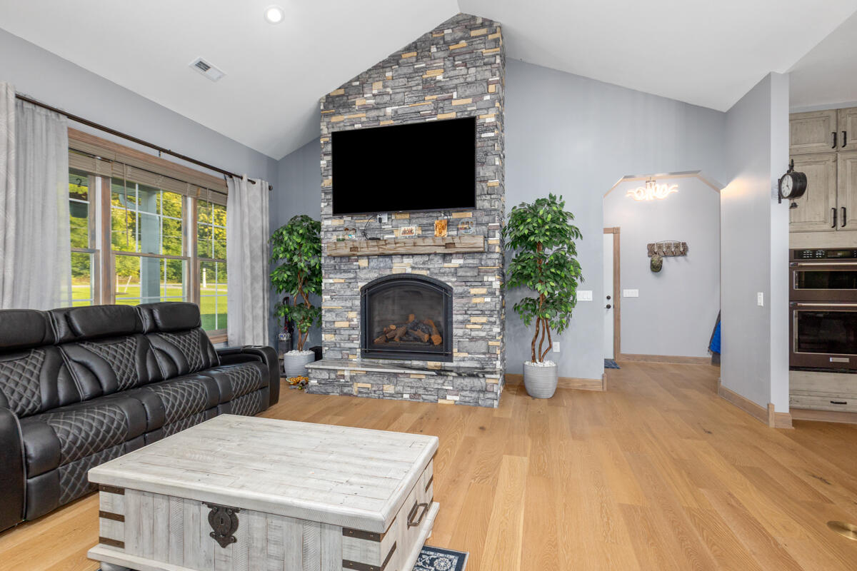 6432 Marsh Road Plainwell, MI 49080 - Photo 11 of 54 IMG_1009