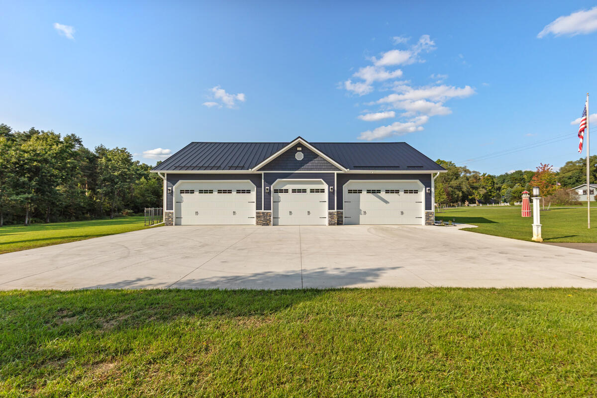 6432 Marsh Road Plainwell, MI 49080 - Photo 34 of 54 IMG_1032