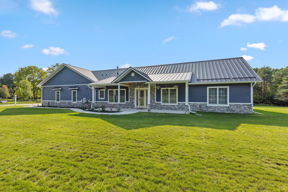 6432 Marsh Road Plainwell, MI 49080 - Photo 4 of 54 IMG_1002