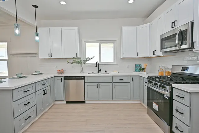 $998,000 | 3914 Agua Vista Street, Oakland, CA 94601