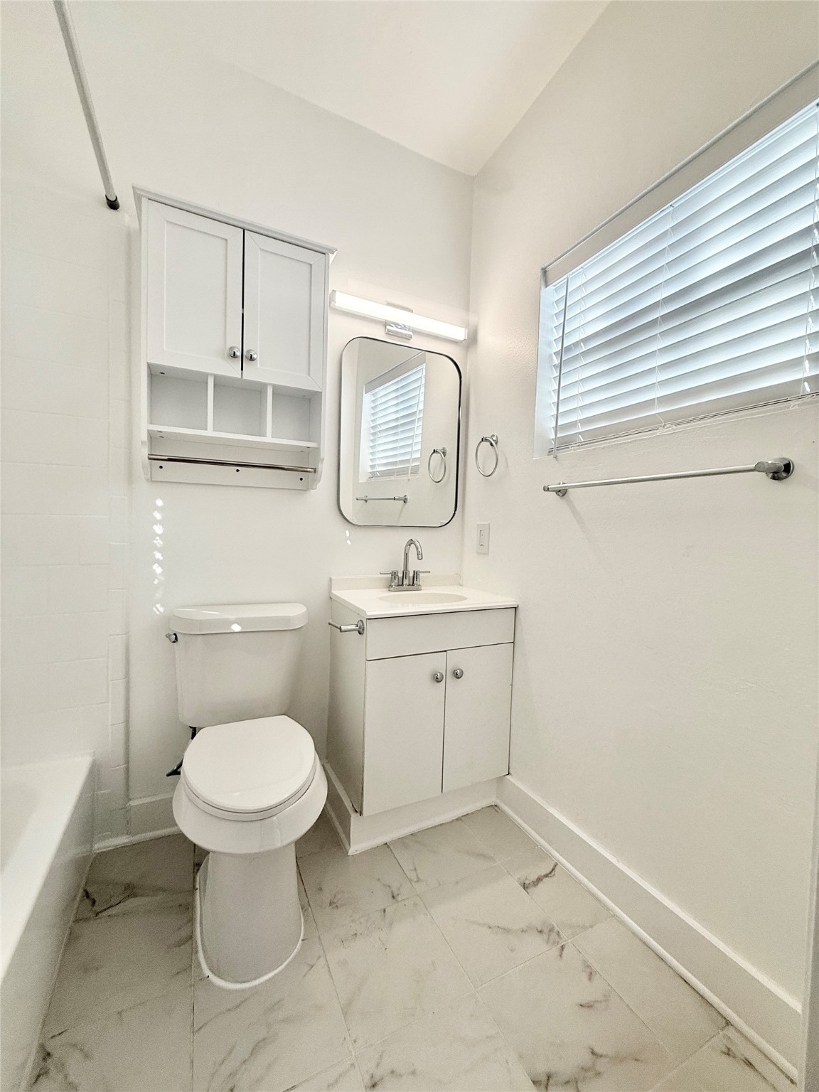4021 Mandell Street, Unit D Houston, TX 77006 - Photo 11 of 13 a bathroom with a sink toilet and vanity