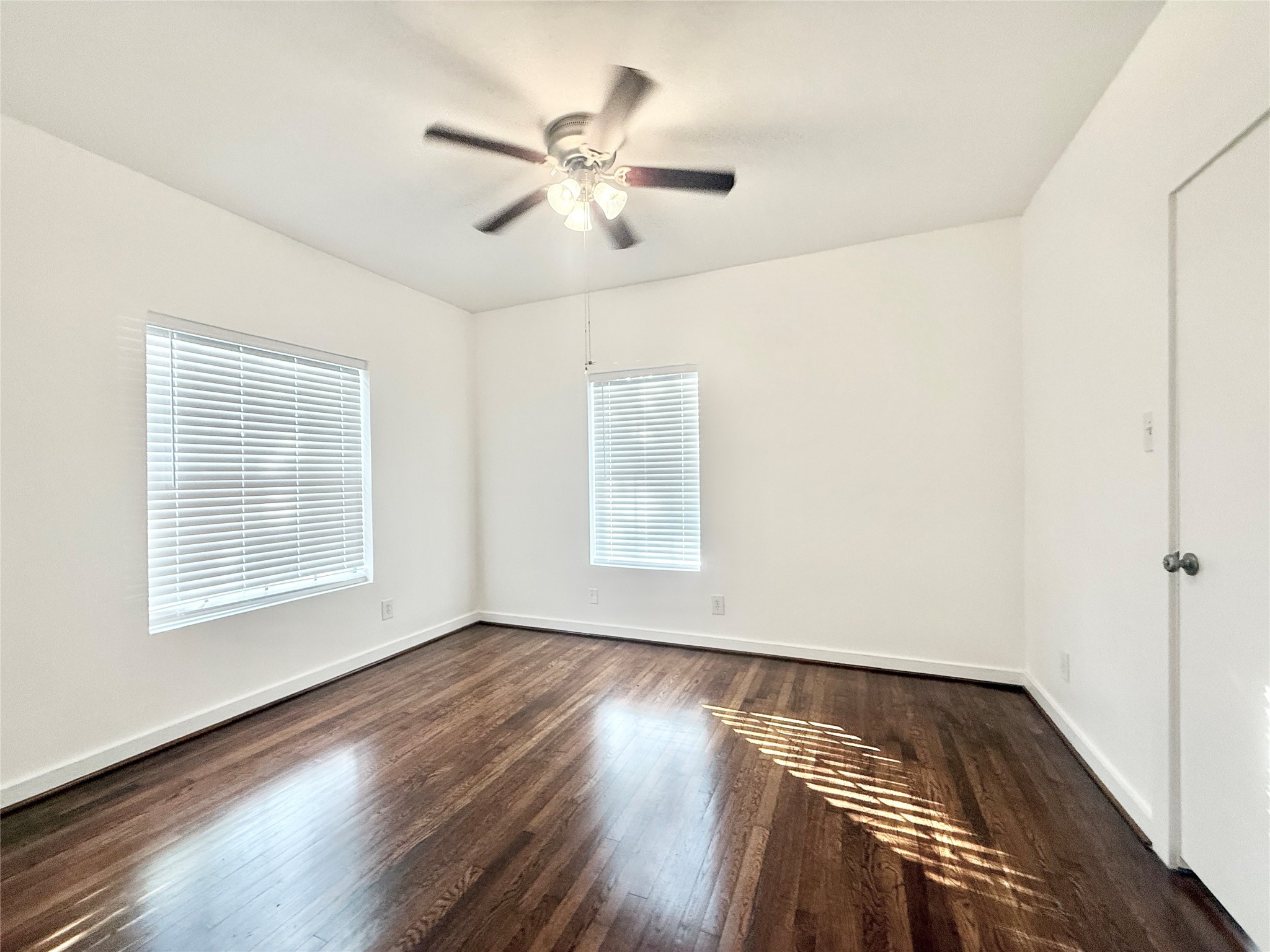 4021 Mandell Street, Unit D Houston, TX 77006 - Photo 8 of 13 a view of an empty room with wooden floor and a window