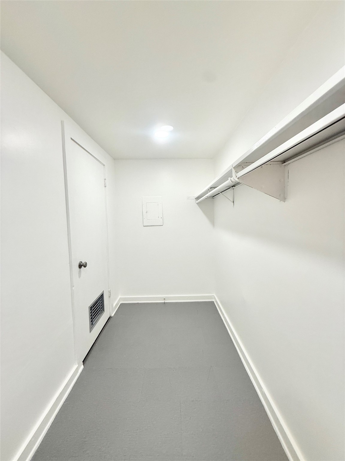 4021 Mandell Street, Unit D Houston, TX 77006 - Photo 9 of 13 a view of a small space