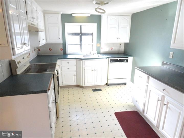 78 Passmore Road Bechtelsville, PA 19505 - Photo 7 of 25 Kitchen