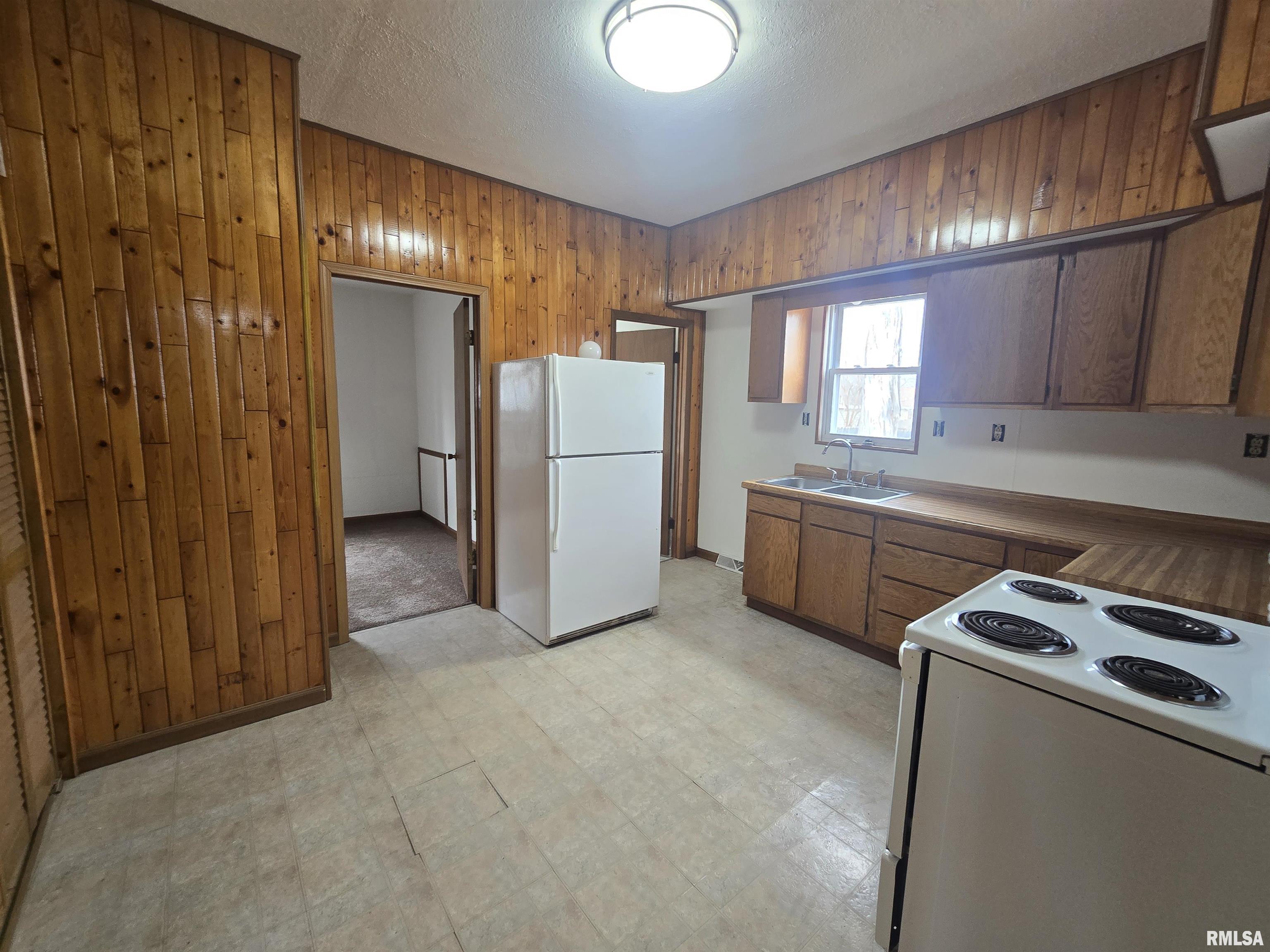 243 Cooper Street Pekin, IL 61554 - Photo 5 of 13