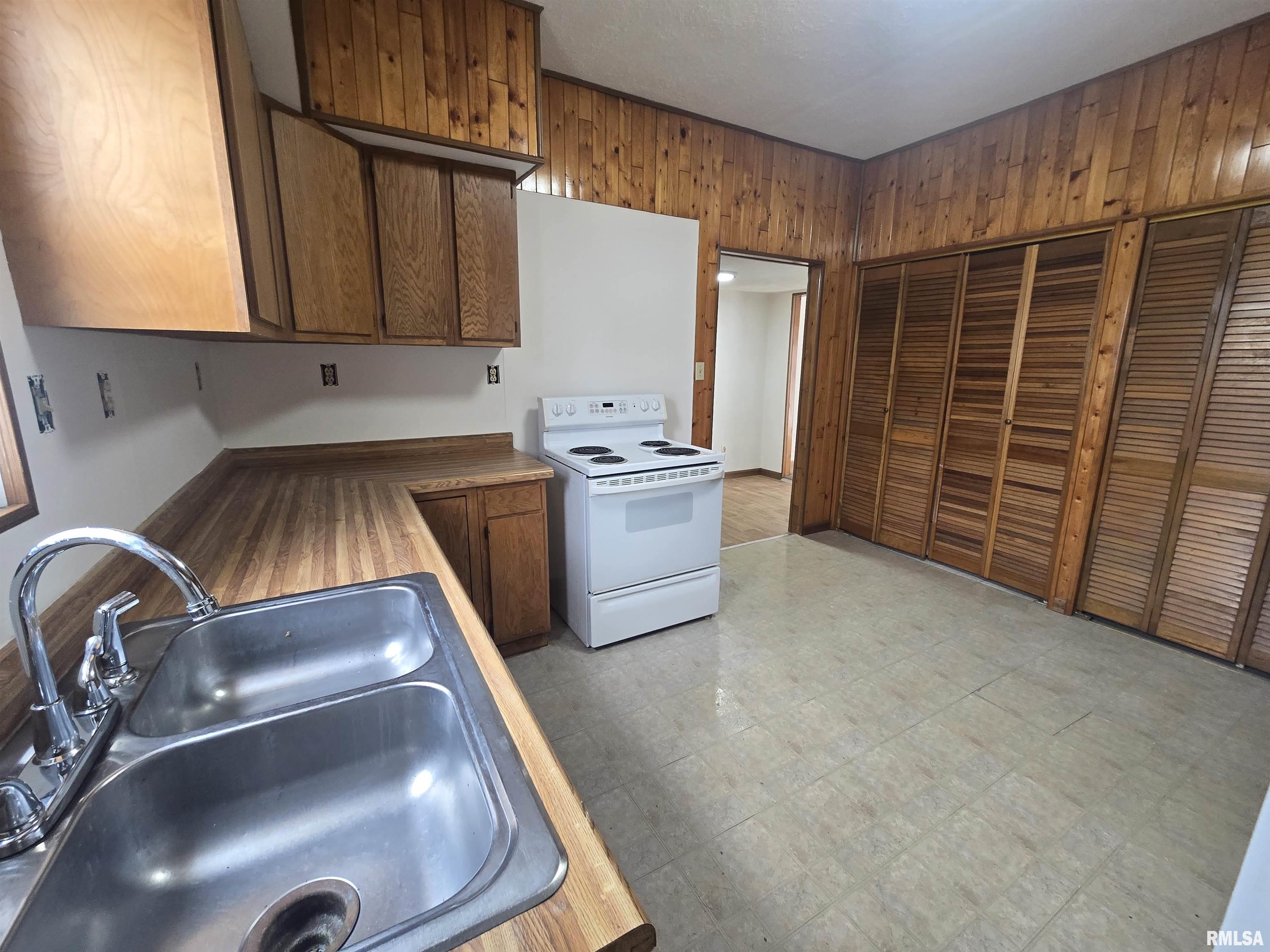 243 Cooper Street Pekin, IL 61554 - Photo 6 of 13