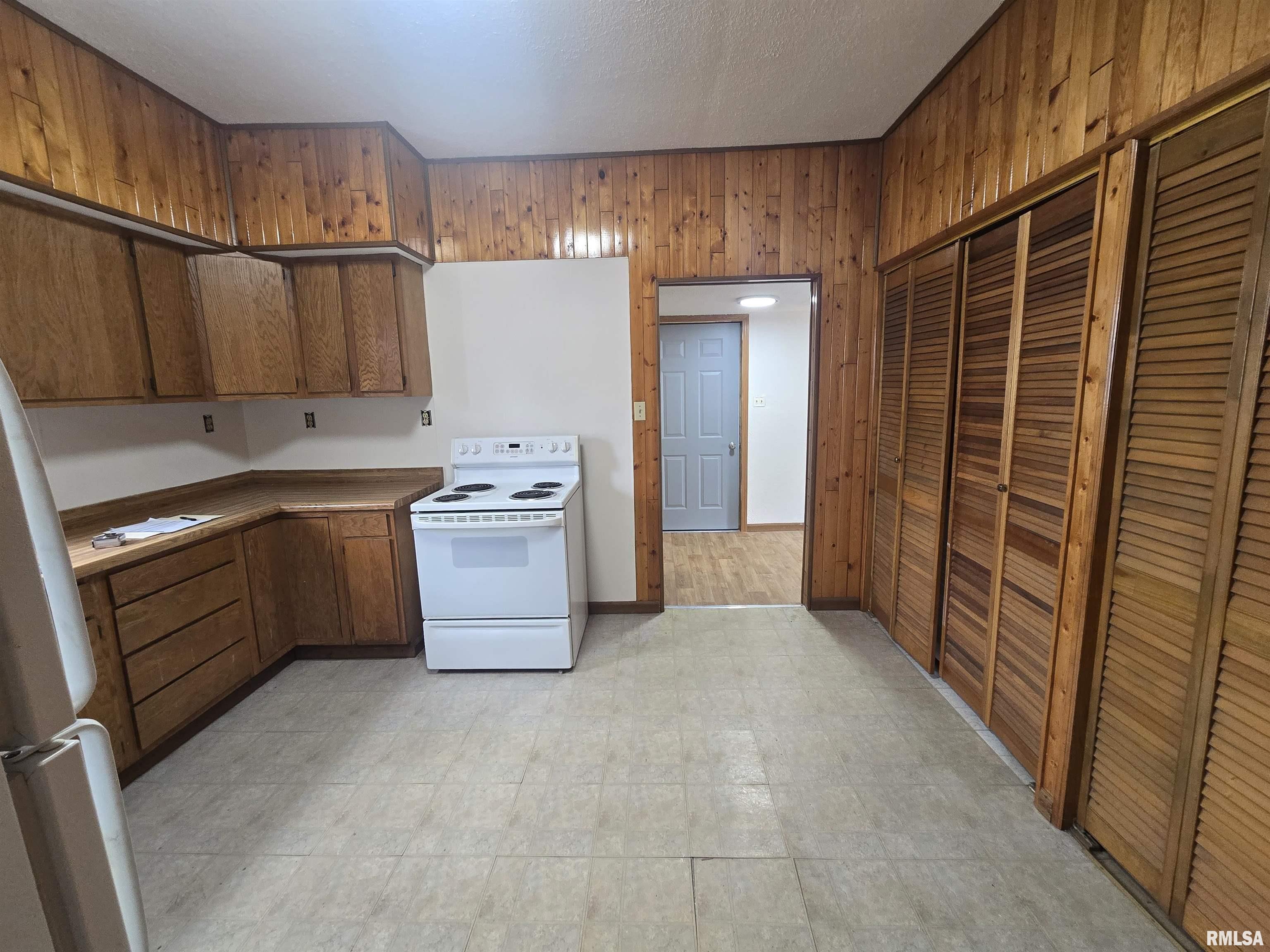 243 Cooper Street Pekin, IL 61554 - Photo 7 of 13